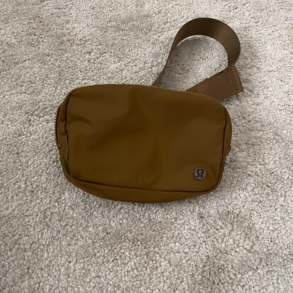 Lululemon everywhere belt bag 2L